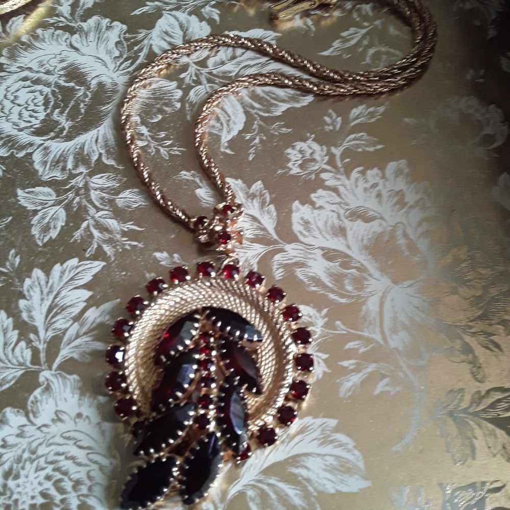 Trifari Vintage red rhinestone necklace